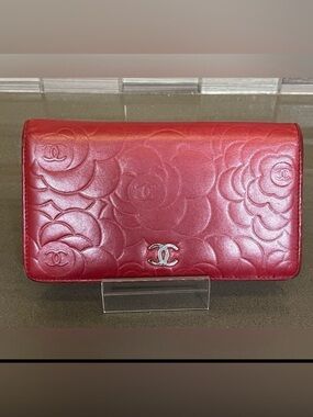 CHANEL Retired Camellia Lambskin Red Wallet w/ Box Dust Wrap and Authentic Card